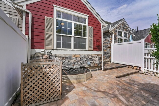 Photo - $3,125 - 3Bed/ 3.5 Bath Townhome with Finished Basement and Fireplace in Broomfield!