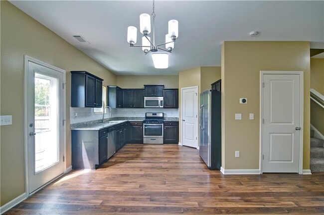 Photo - 219 Aberdeen Way