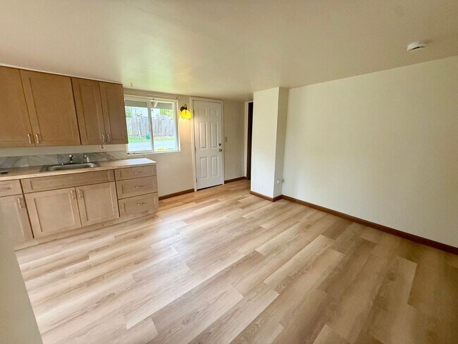 Photo - Clean and cozy cabin in Suquamish.