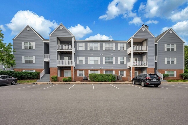 Building Photo - 102 Piccadilly Ln Unit 203