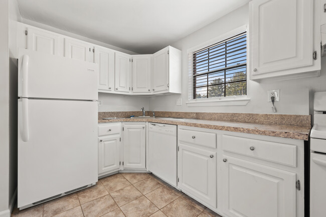 Building Photo - 100 Sycamore Ln Unit D Rental