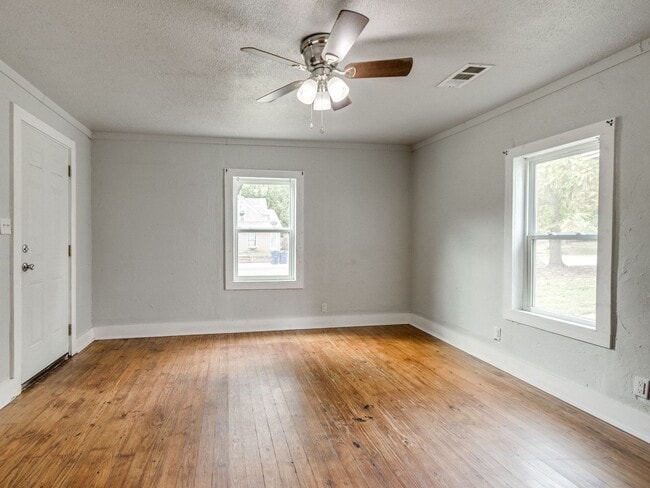 Photo - Updated Cozy 2 Bed 1 Bath Home in Guthrie ...