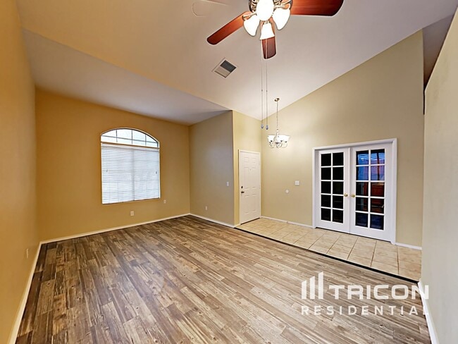 Photo - 610 Largo Azul Ave