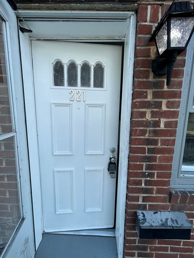 Cozy 4 Bedrooms READY TODAY! - Cozy 4 Bedrooms READY TODAY! House