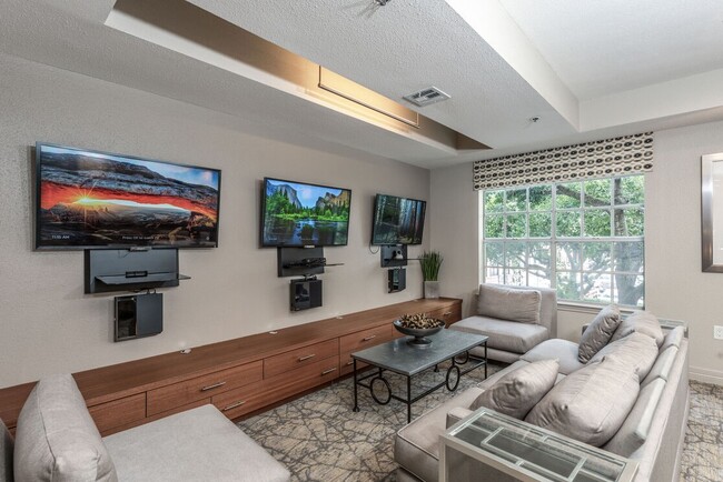 Photo - 5800 Woodway Dr Apartment Unit 0427