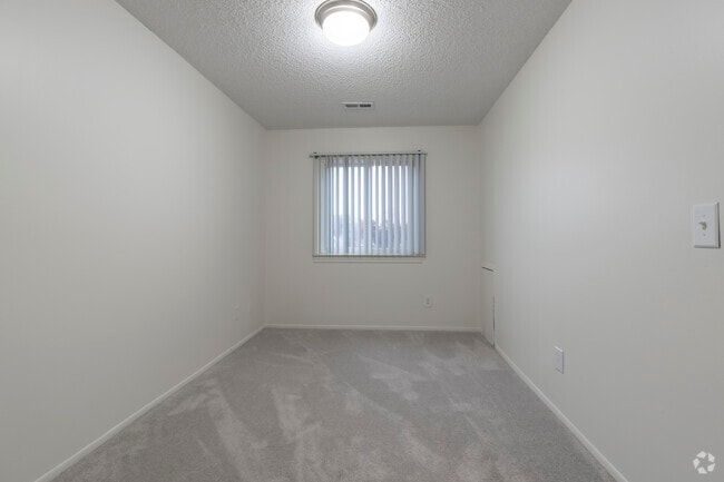 2BR, 1BA - 900SF - Spruce - Bedroom 2