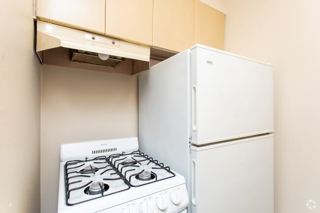 1BR, 1BA - 450 SF