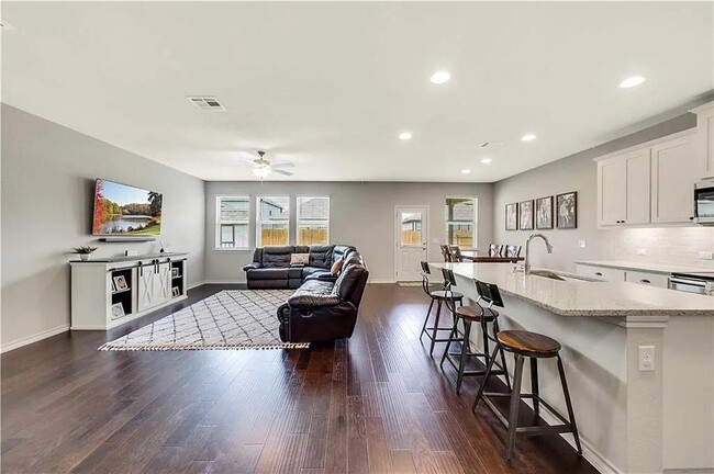 Photo - 112 Magna Ln