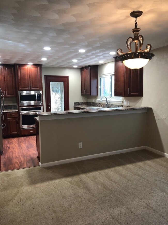 Photo - GORGEOUS HOME IN ARAGONA!