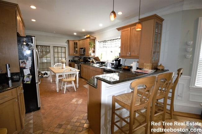 Building Photo - 55 Hobart St