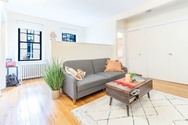 Building Photo - 70 Queensberry St Unit 205