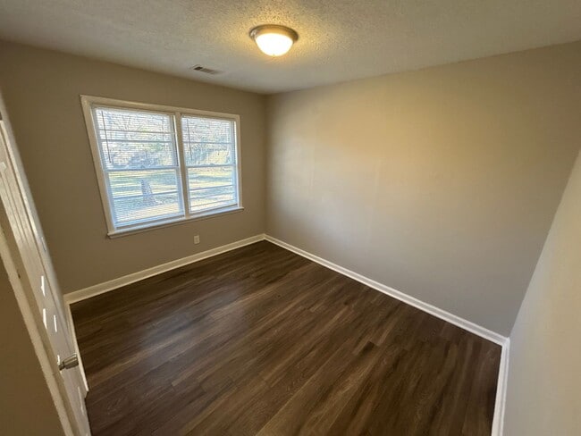 Photo - 3350 Ashland St