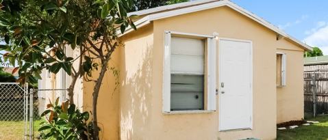 Photo - 725 W 6th St