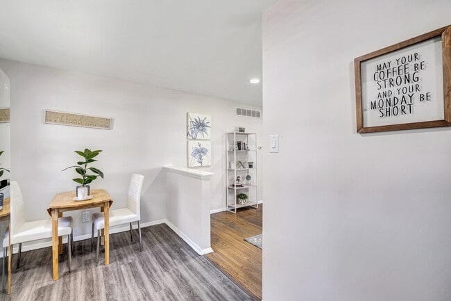 Photo - Marlton Colonial Apartments