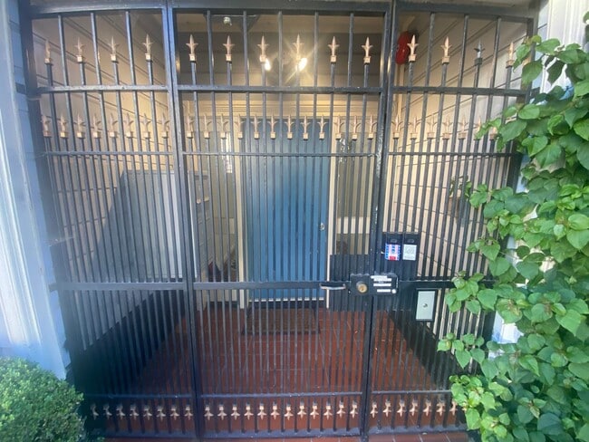 Photo - Epic Real Estate & Asso. Inc. - Beautiful, Spacious & Sunny 2 br/2ba Condo Available in Mission -... Unit 3,