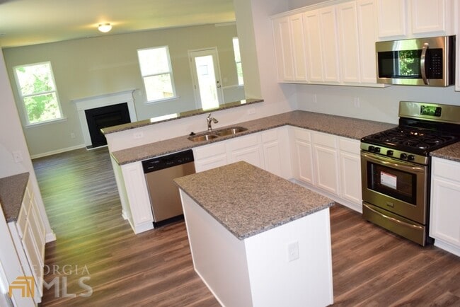 74 Newnan Lakes Dr