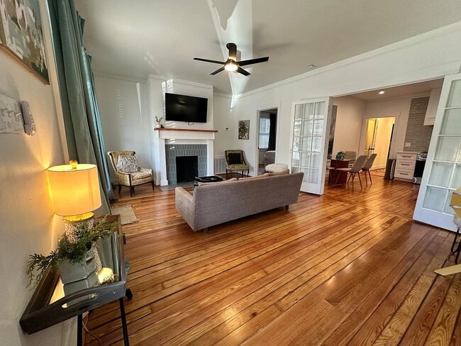Photo - 408 E 40th St Unidad 410