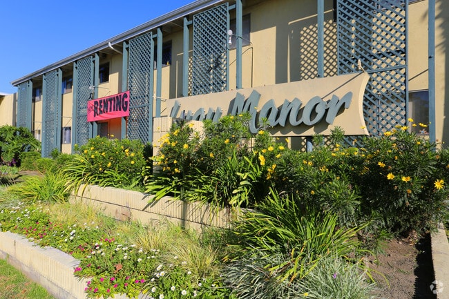 Luau Manor - Luau Manor