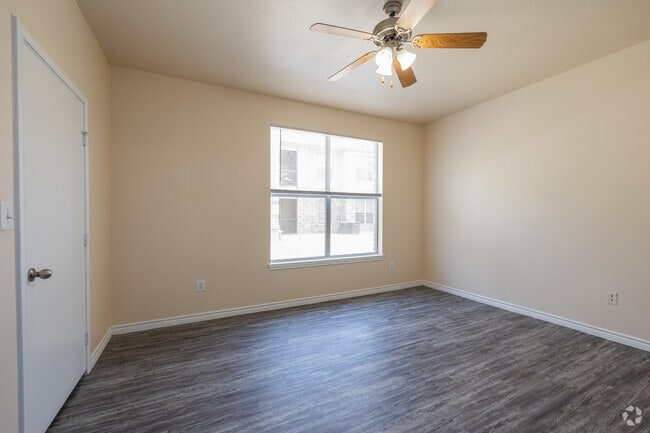 3BR, 2BA Living