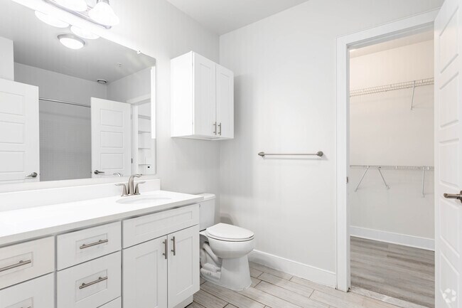 1BR, 1BA w/Den - 713SF - Bathroom