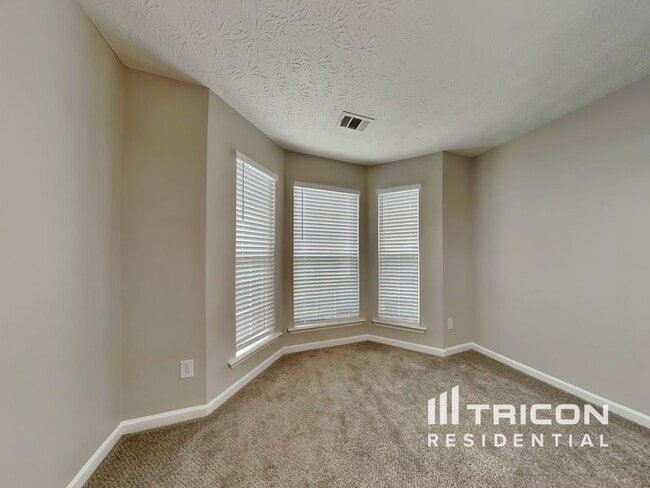 Photo - 330 Summit View Dr