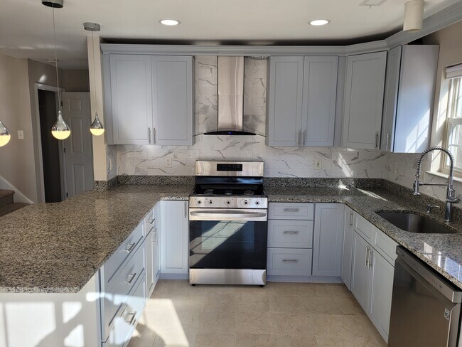 Building Photo - 512 Pimlico Way