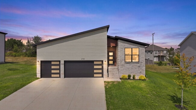 2705 W McGuffey St