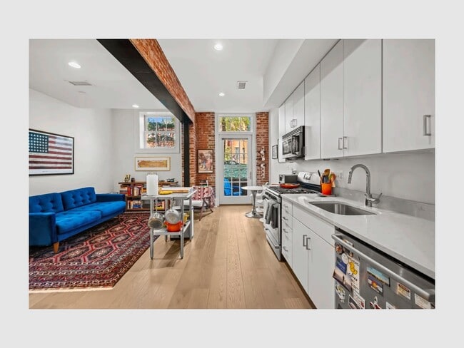 Building Photo - 901 D St NE Unit 3