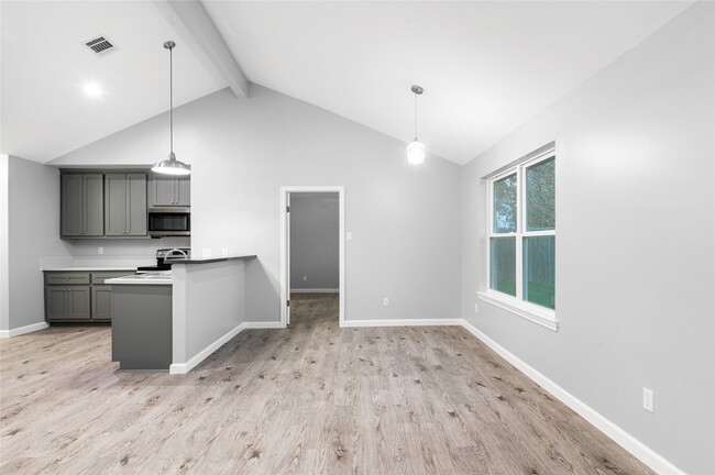 Building Photo - 10922 Village Trail Dr