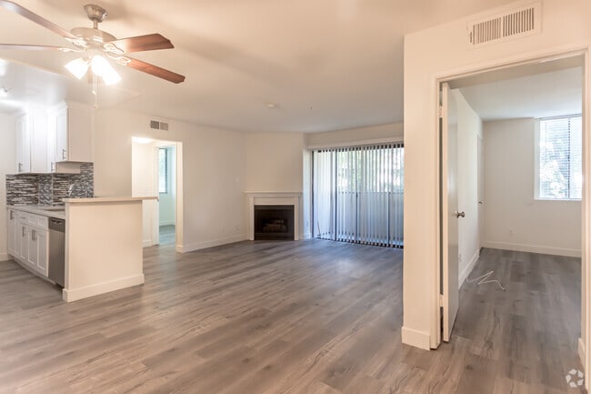 2BR,2BA-1,000SF- Living Room