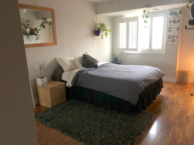 Open Room - 800 N Washington St Unit 809