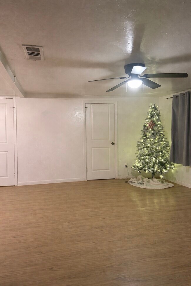 Photo - 415 S Lafond Rd