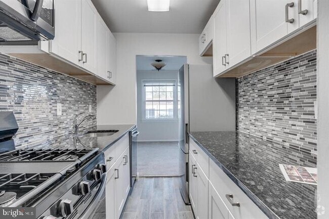 Building Photo - 109 Center St N Unit C-201 Rental