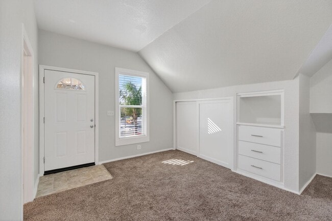 Photo - Charming Upstairs Unit near Riverside Plaza