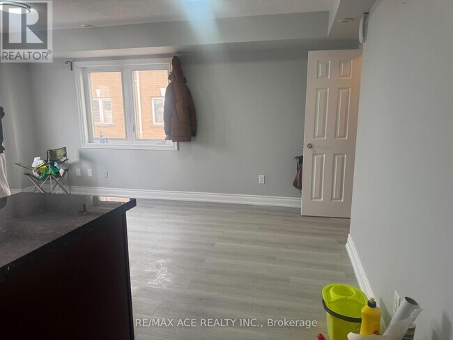 Photo - 1795 Markham Rd