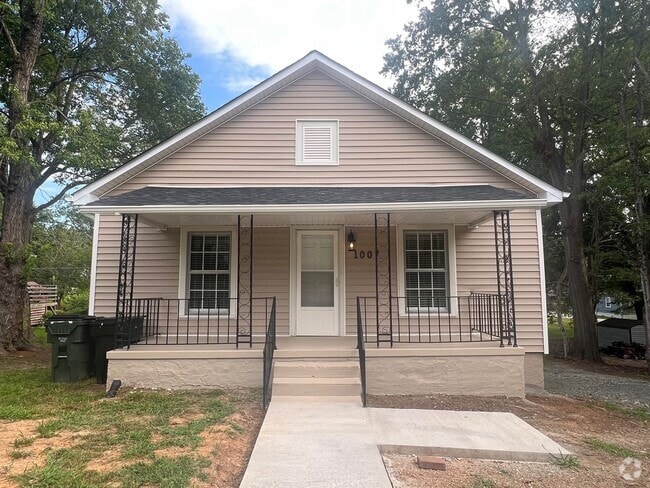 Building Photo - Freshly updated two bedroom, 1 bath house ...