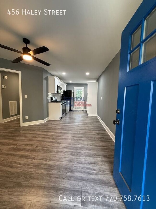 Photo - 456 SE Haley St