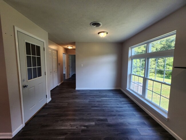 Photo - 537 N 6th St