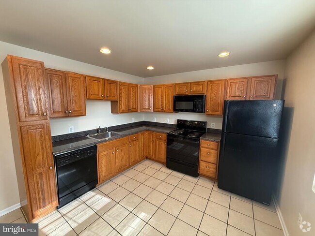 Building Photo - 116 Hanover Pike Rental