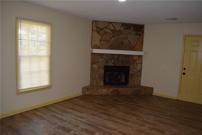 Photo - 475 Holly Ridge Dr NW