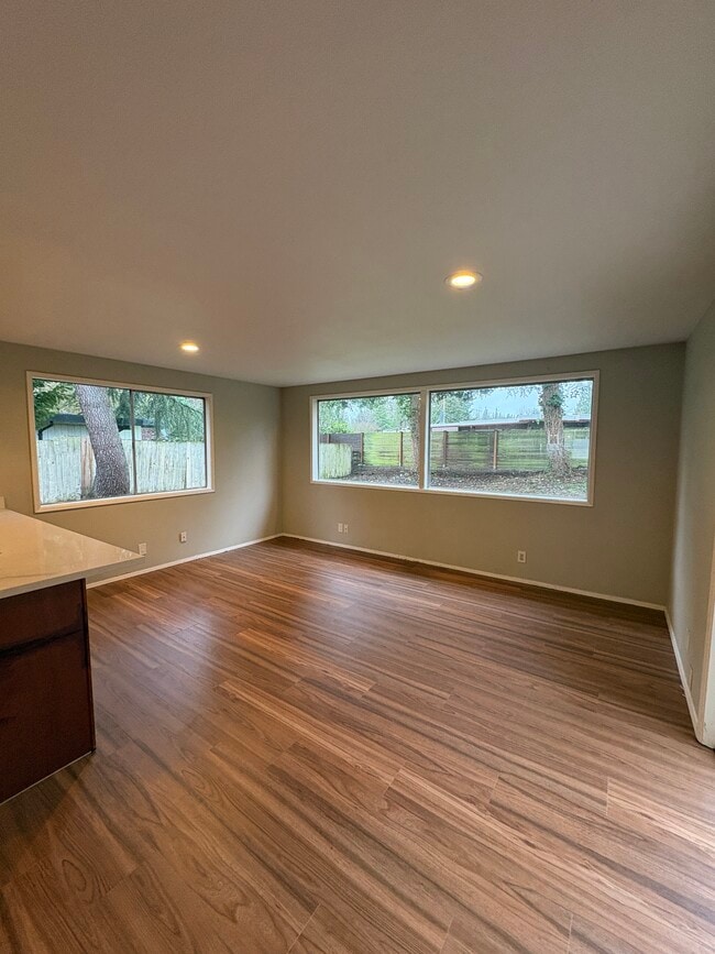 Photo - 605 155th Ave SE