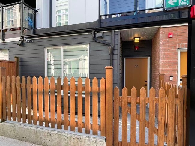 Photo - 18855-18872 72 Ave