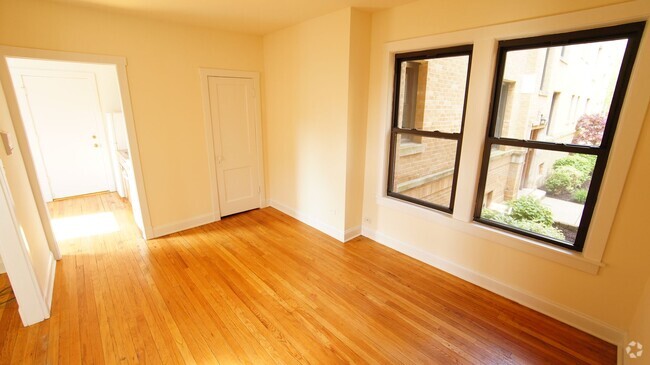 Building Photo - 2651 N Spaulding Ave Unit 1S Rental