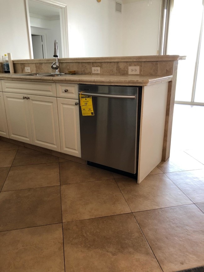 new dishwasher - 1 Glen Royal Pkwy Unidad 1009 Rental