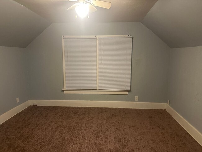 Photo - 11th Street Duplex Unidad upstairs