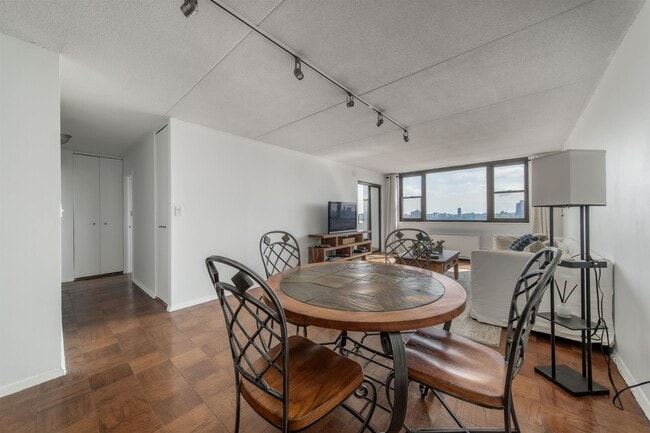 Photo - 250 GORGE Rd Unit 12K