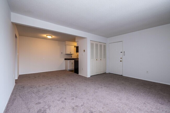 Elmwood Manor Apartments