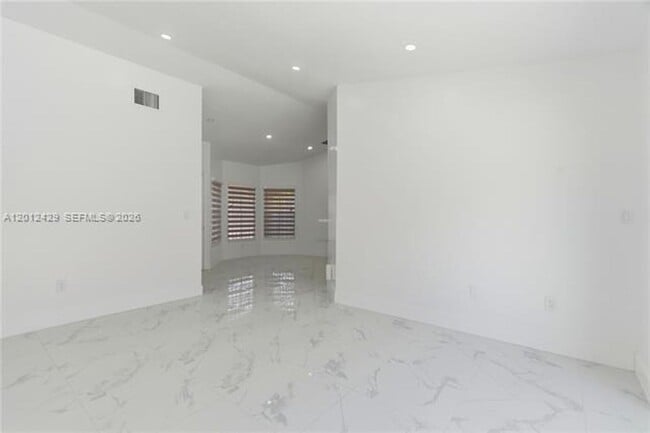 Photo - 164 NW 85th Ct