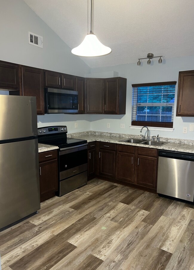 Building Photo - Pensacola Triplex Unit 2707 Rental