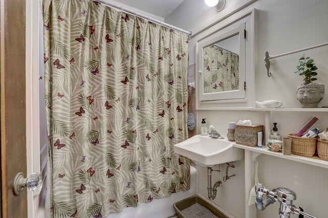 Photo - 4460 N Oakland Ave